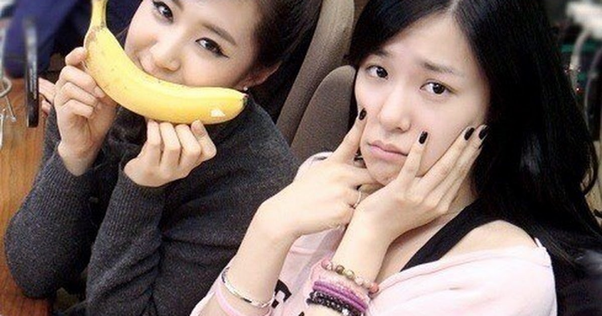 30+ Photos of Idols Eating Bananas You Never Knew Existed But Can't