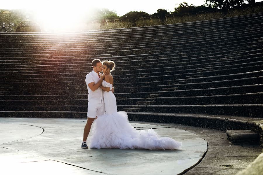 Wedding photographer Yuriy Meleshko (whitelight). Photo of 26 October 2022