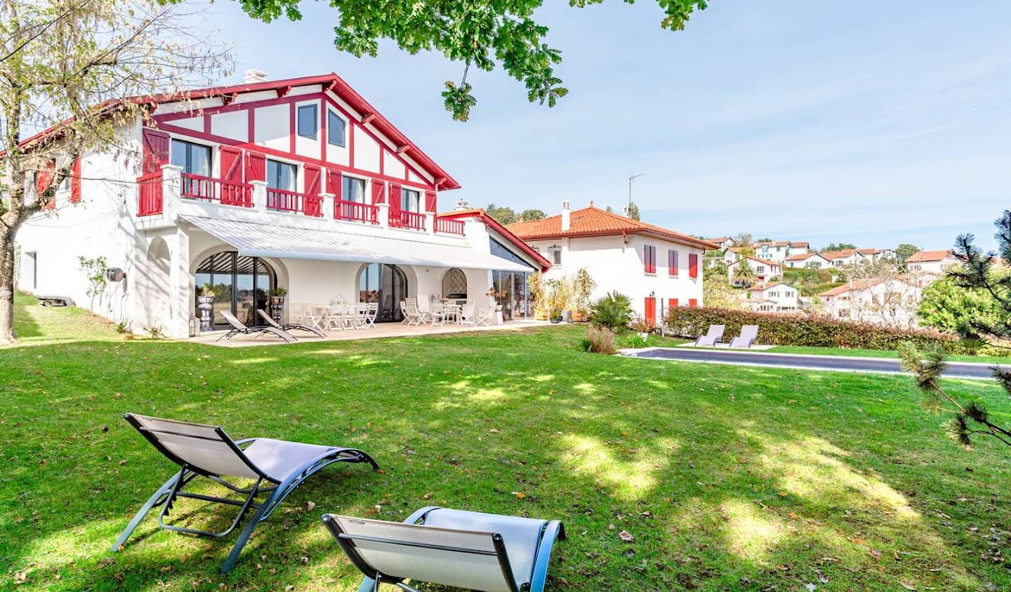 House with pool and garden Ciboure