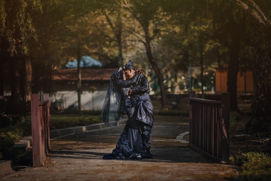 Fotógrafo de casamento Mohd Syazwan Md Rodzi (qasihlegion). Foto de 29 de julho 2022