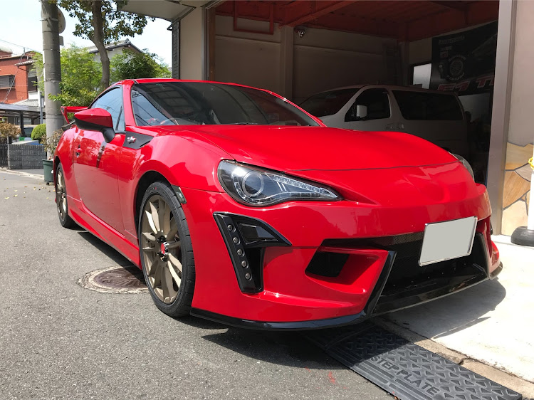 86のホイール交換・ブレーキキャリパー塗装・Z.S.S・タイヤ交換・ホイールナット交換に関するカスタム事例の投稿画像1枚目