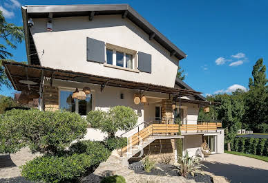 House with garden and terrace 2