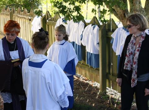 Outdoor "vestry"