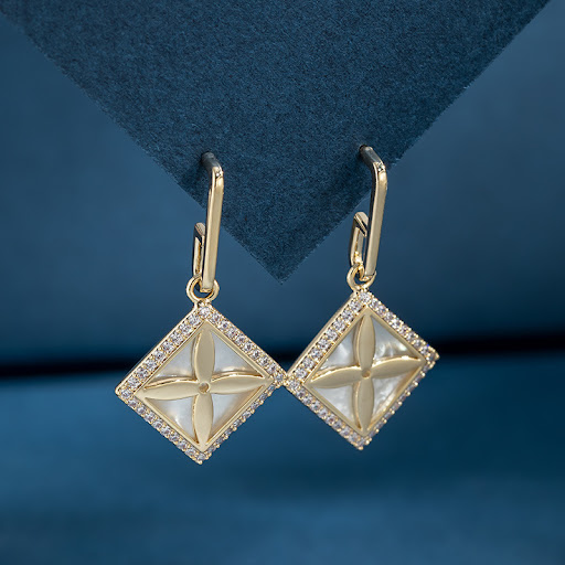Title 2, Retro Graceful Online Influencer Simple Stud Ea...