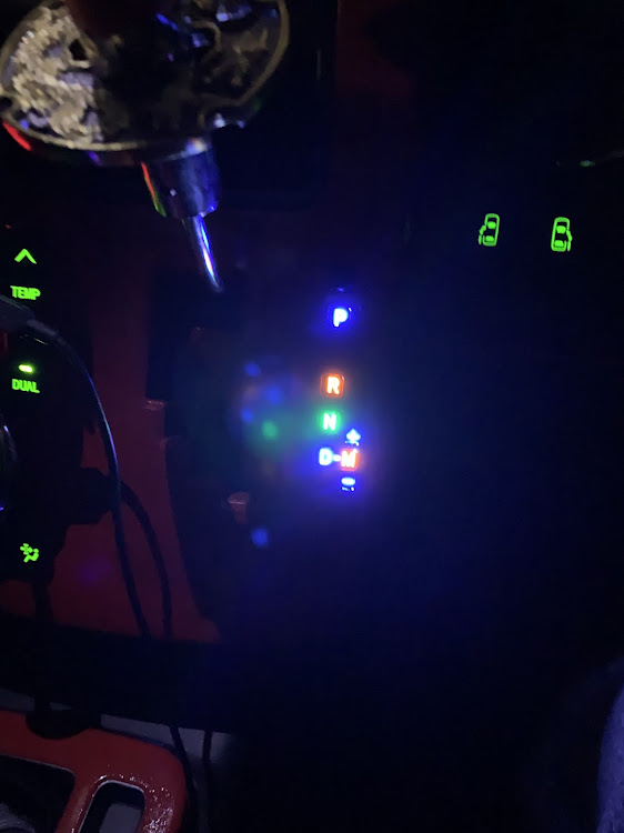 ヴォクシーのDIY・塗装・LED取付に関するカスタム事例の投稿画像3枚目