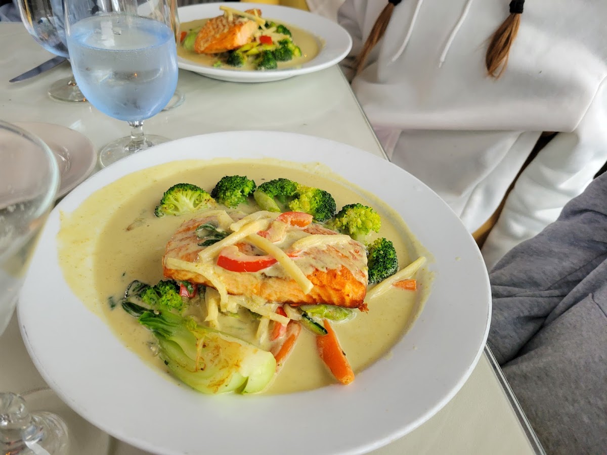 Salmon green curry