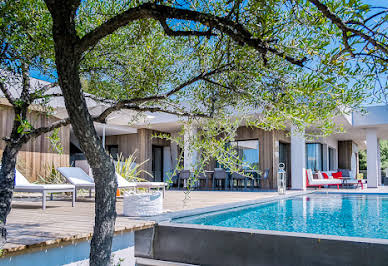 Villa avec piscine en bord de mer 1