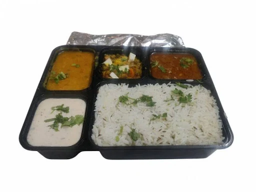 Zeera Rice+Chole+Mix Veg+Raita+Salaad+Daal Fry+2 Chapaati