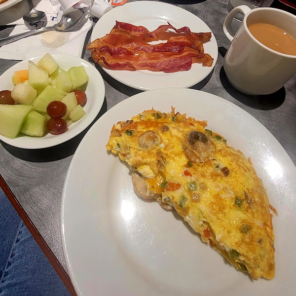 Western Omlette, bacon and fruit