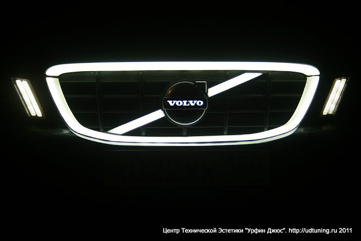 Светящаяся решетка на volvo