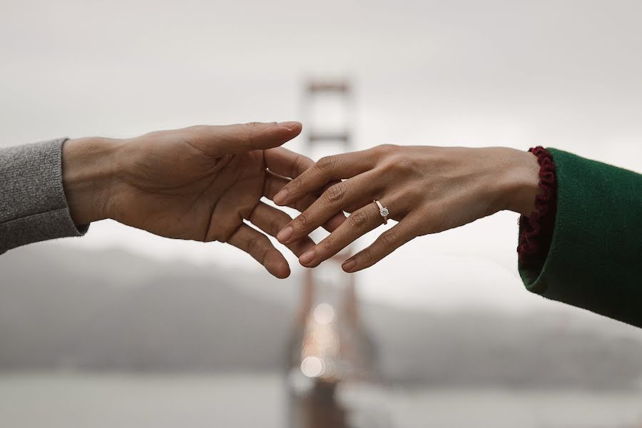 Fotógrafo de casamento Valentina Sidorova (cosmopolitphoto). Foto de 11 de março 2020