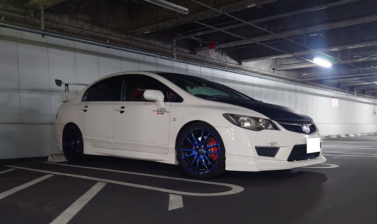 シビックタイプRの2月・車が好きな人と繋がりたい・駐車場🅿️映え⁉️ますように・いつもイイネ&コメントありがとうございます🙇‍♂️・フォロワーさまに感謝です😌✨に関するカスタム事例の投稿画像1枚目
