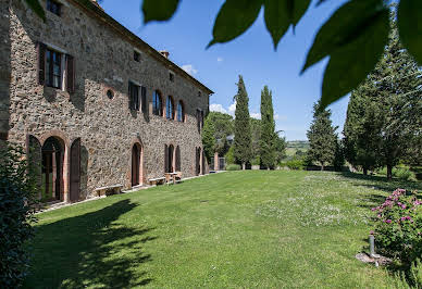 Corps de ferme avec jardin 1