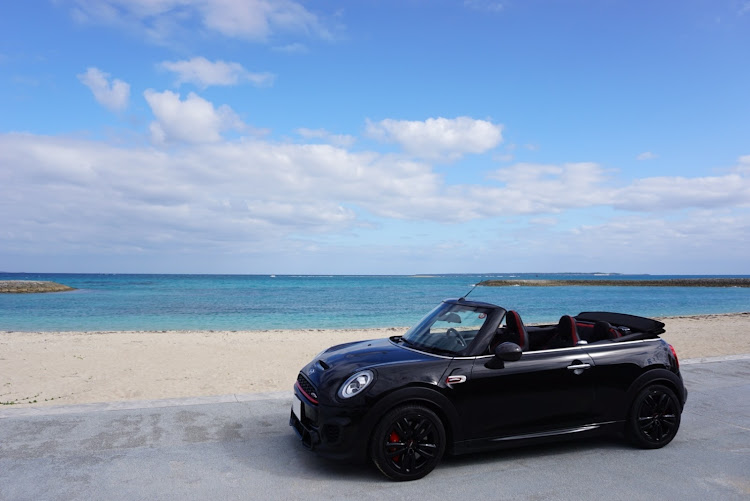 ミニジョンクーパーワークスの愛車お気に入り写真バトン・沖縄・お気に入りの場所・オープンカーのある生活・いつもイイネ&コメントありがとうございます🙇‍♂️に関するカスタム事例の投稿画像7枚目