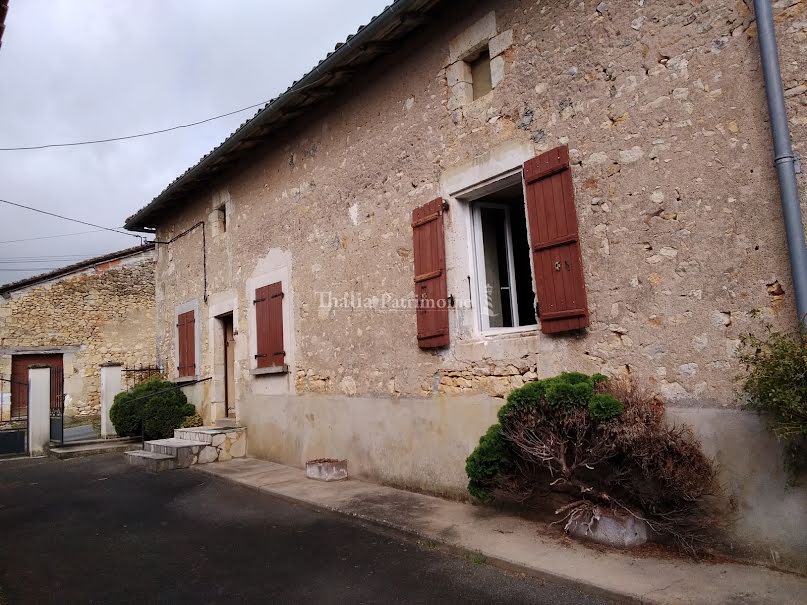 Vente maison 3 pièces 70 m² à Javerlhac-et-la-Chapelle-Saint-Robert (24300), 99 000 €