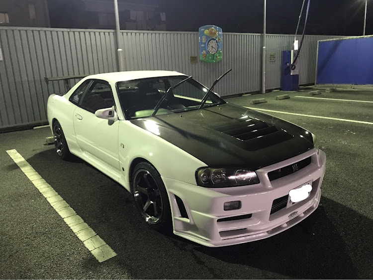 スカイライン GT-Rの洗車・ガソリンスタンド・コイン洗車場に関するカスタム事例の投稿画像1枚目