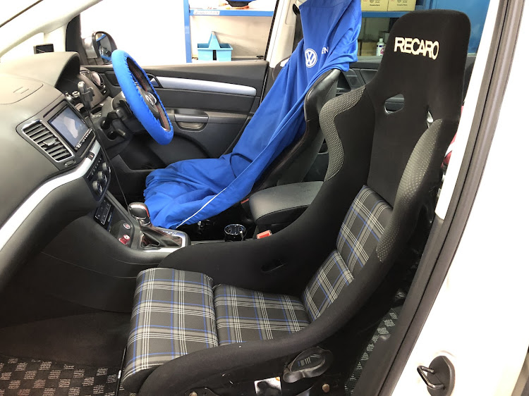 シャランのcox・EcoCarCup2019・レーシングモディファイに関するカスタム事例の投稿画像3枚目