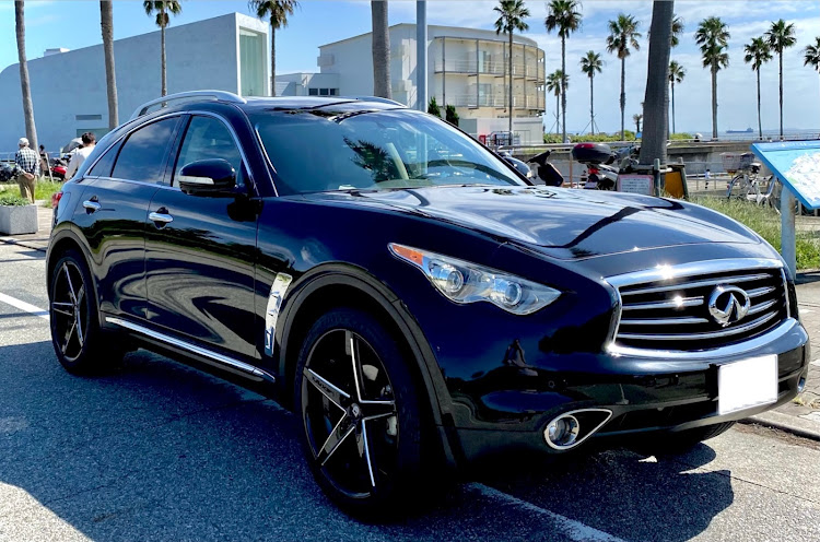 FXのシュアラスター・インフィニティFX・FX・QX70・アジュール舞子に関するカスタム事例の投稿画像1枚目