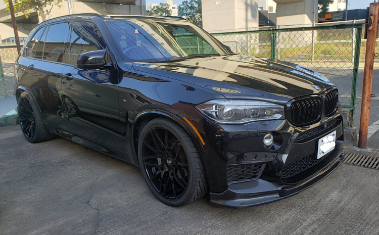 X5のM performance・Forgiato・USマーカー・BMW X5・カーボンスポイラーに関するカスタム事例の投稿画像2枚目