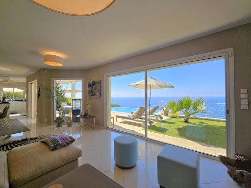 Villa with pool and terrace 4