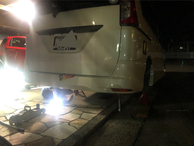 セレナのセレナC26・車高調整・イデアル・セレナ仲間・ラーメンオフ会に関するカスタム事例の投稿画像1枚目
