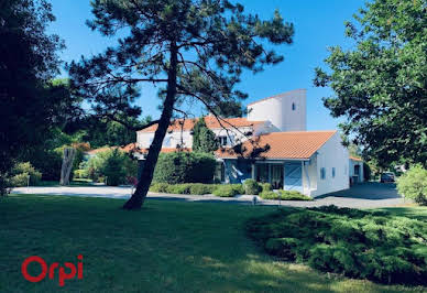 Villa with pool and terrace 3