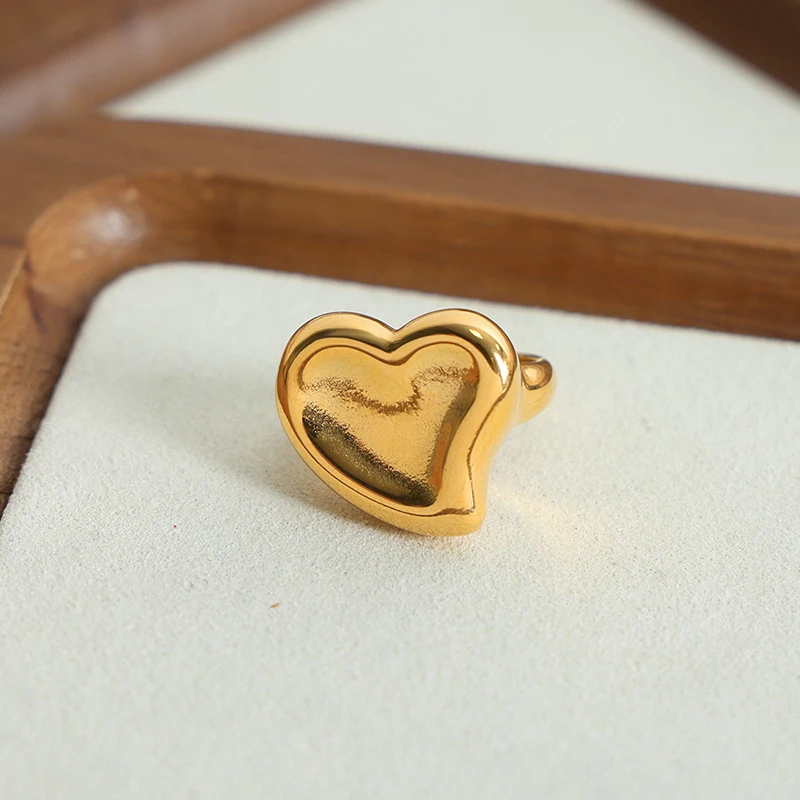 Bague femme en acier inoxydable titane cœur irrégulier, élégante et durable, parfaite pour un usage quotidien et spécial.