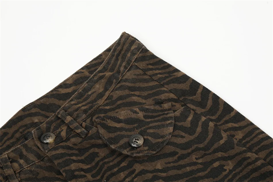 Pantalones casuales de hombre con estampado de cebra, cómodos y modernos. Perfectos para un look casual y desenfadado con estilo único y llamativo.