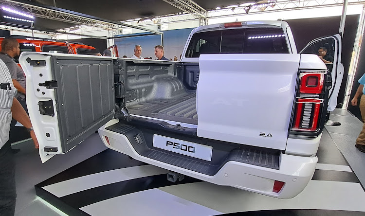 The P500 has a tailgate that can open in the regular way or split horizontally.