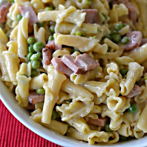 A family friendly one pot pasta combining campanelle, ham and peas in a rich lightly seasoned creamy cheese sauce.