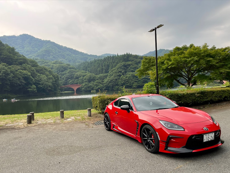 GR86の86の日・暑い、、暑いぞおおお！！・一文字テールランプ・パーツ取り付け・碓氷峠に関するカスタム事例の投稿画像1枚目