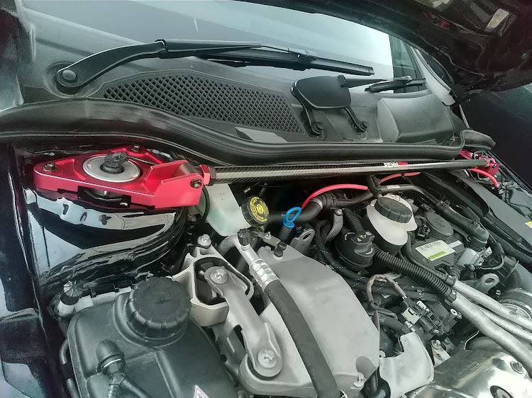 Aクラスのcarbonタワーバー・GLA45・A45・熱中症対策して乗りきりましょ～・遠いお友達からのプレゼント🎶に関するカスタム事例の投稿画像3枚目