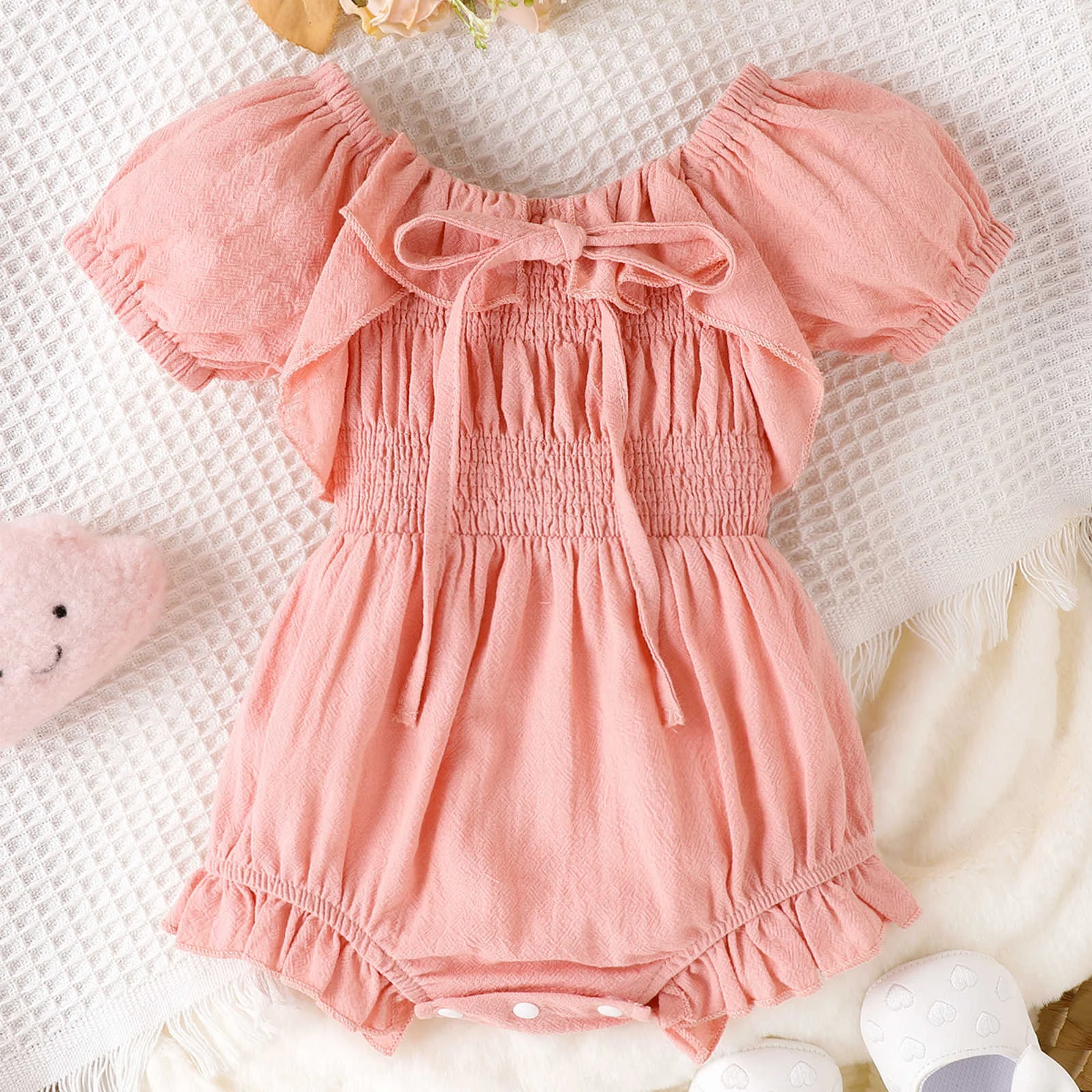 Title 4, Süßer Romper mit Puffärmeln, Smock-Details, Spi...