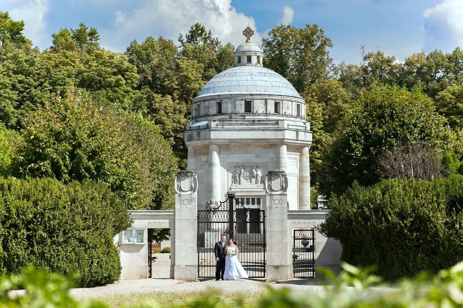 Svadobný fotograf Peter Mihalik (mihalikpeter). Fotografia publikovaná 16. apríla 2019