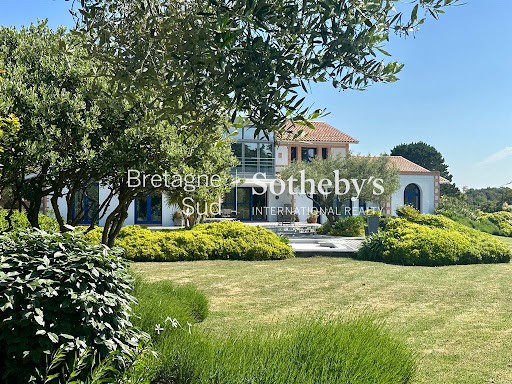 Prestige villa for sale in Préfailles (44770) - Modern villa with lush garden