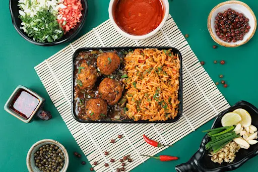 Schezwan Fried Rice With Manchurian [Jain Not Available]