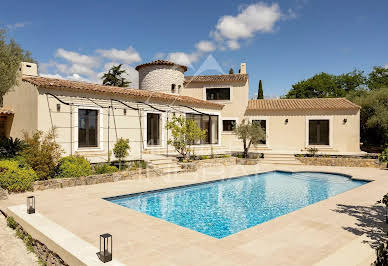 Villa with pool 1