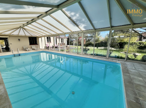 House with pool and terrace 2
