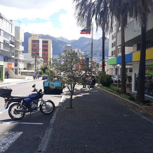 La niña y Av 6 de diciembre CC Multicentro local 114B, Quito 170522, Ecuador