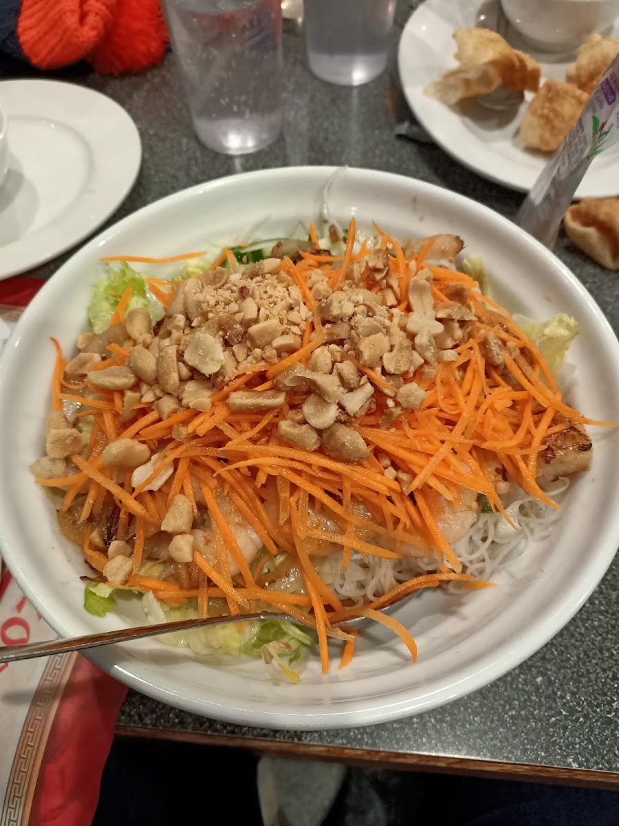 Vermicelli noodle salad with grilled prawns