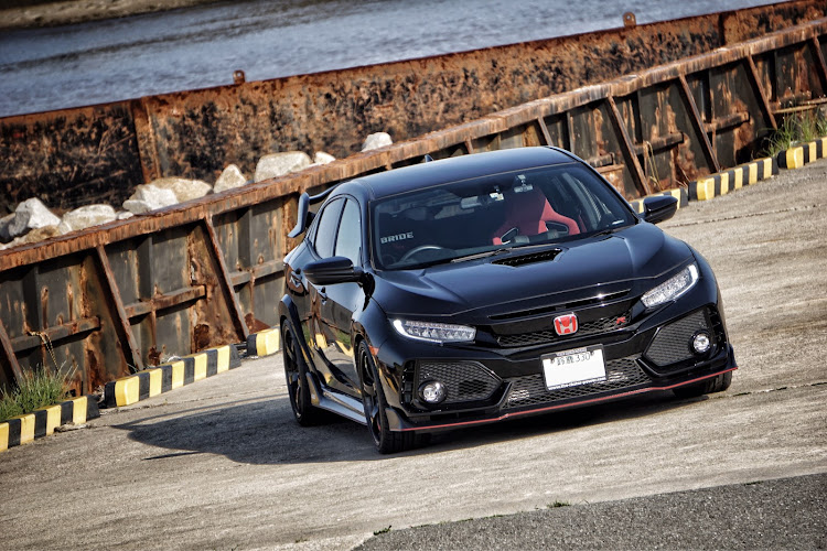 シビックタイプRのGW・ドライブ・タイヤ交換に関するカスタム事例の投稿画像1枚目