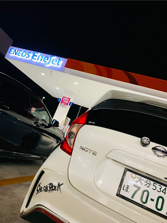 ノートの集い場はesso・洗車・相方と共に・今晩はハイオクの気分に関するカスタム事例の投稿画像3枚目