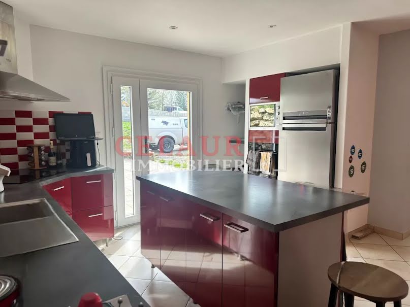 Vente maison 4 pièces 130 m² à Mauriac (15200), 215 000 €