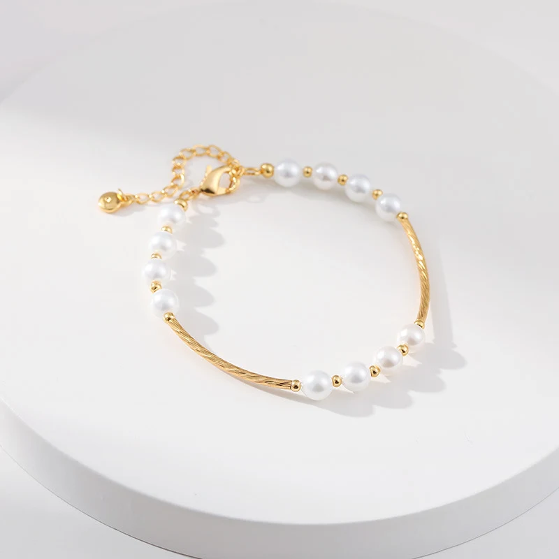 Handgemaakte Koperen Buis Armband 18K Echt Goud Schelp Parel en Parel – Unieke en elegante armband.