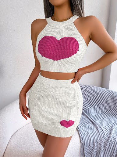 Title 6, Casual Love Contrast Color Midriff-baring Top a...