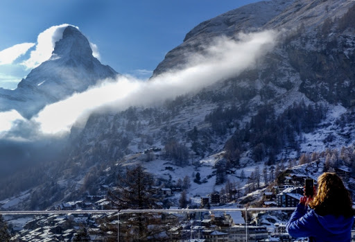Jedan skijaš poginuo u lavini u Švajcarskoj, upozorenje na lavine u Austriji