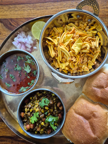 Khandeshi Rassaa Bhakri menu 