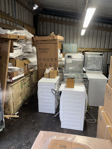 Appliances/polystyrene/boxes
Potten end 