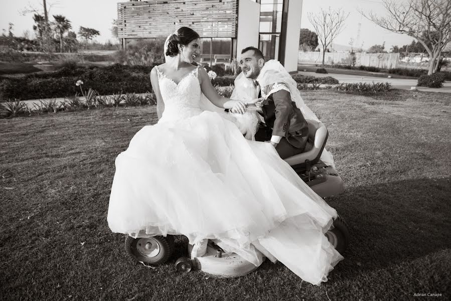 Fotógrafo de casamento Adrian Morales (adriancanape). Foto de 4 de agosto 2017