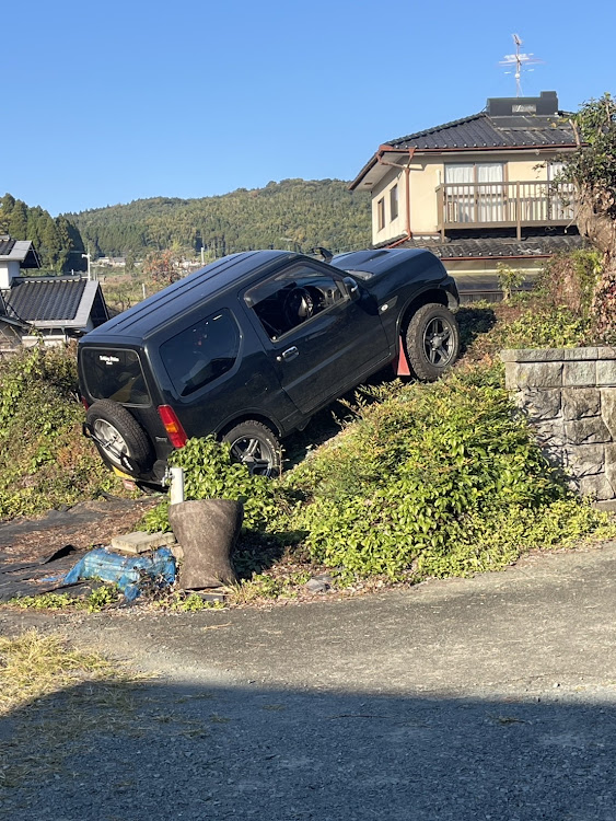 ジムニーのSUZUKI SAMURAI・コラボお誘いお待ちしております・鈴菌感染者・ジムニーで集まりたい・スコップ取り付けに関するカスタム事例の投稿画像3枚目